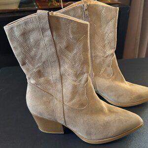 NWOT Report Lauren Cowgirl Boots
